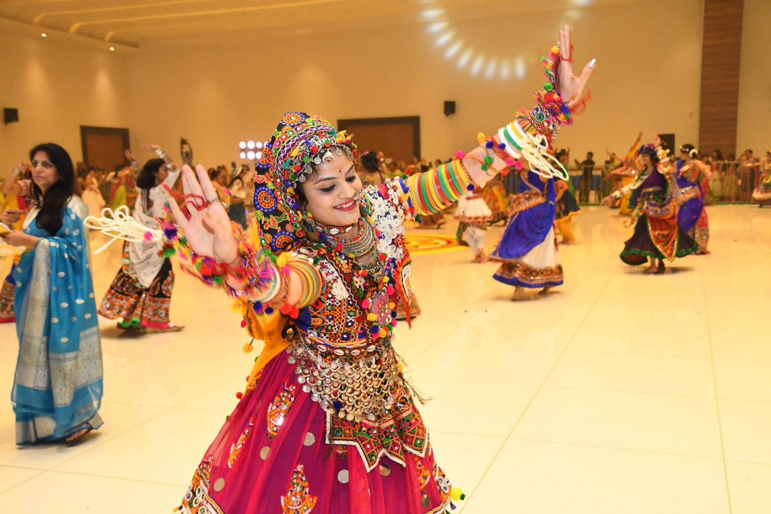 The Symbolism And Meaning Behind Garba And Dandiya Raas - Selfanimate